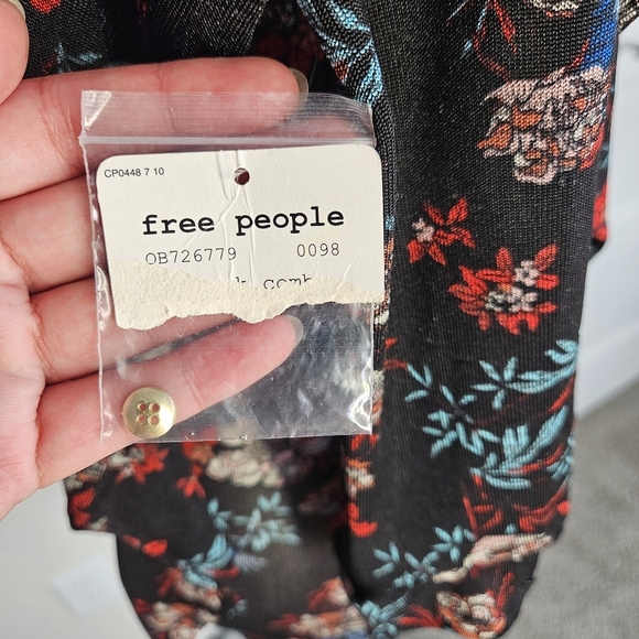 NWT!!! FREE PEOPLE Dock Side Black Comb FLORAL Blouse, Size Small - Picture 6 of 9